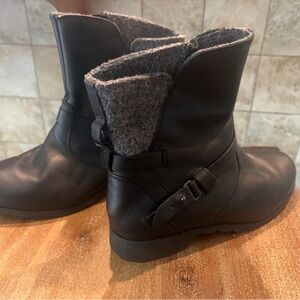 Teva Black Winter Boots with Gray Lining